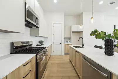 3907 Tulane Street #E, Houston, TX 77018 - Photo 2