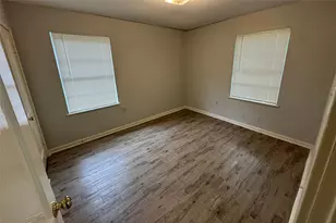 5122 Windemere St, Houston, TX 77033 - Photo 8
