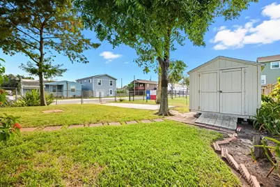 2027 Hollywood Avenue, Galveston, TX 77551 - Photo 42