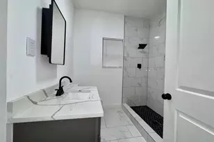 27 Norwood St, Houston, TX 77011 - Photo 8