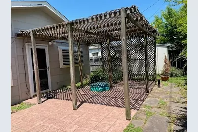 119 Barracuda Avenue, Galveston, TX 77550 - Photo 10