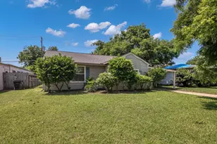 119 Barracuda Ave, Galveston, TX 77550 - Photo 2