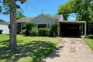 119 Barracuda Ave, Galveston, TX 77550 - Photo 1