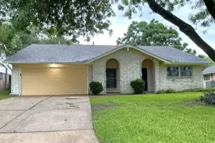 2104 Yorktown Ct S, League City, TX 77573 - Photo 1