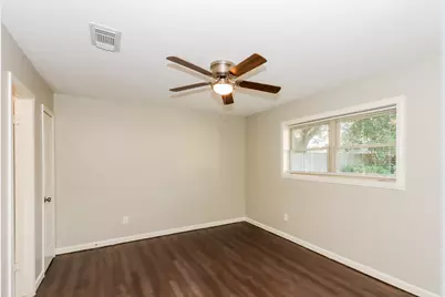2104 Yorktown Court S, League City, TX 77573 - Photo 8