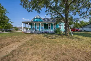 610 W Davis St, Hearne, TX 77859 - Photo 1