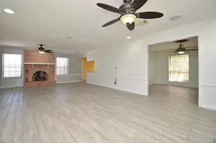 2711 Williamsburg Dr, Dickinson, TX 77539 - Photo 6