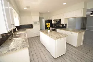 2711 Williamsburg Dr, Dickinson, TX 77539 - Photo 10