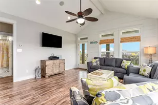 977 Clara St, Crystal Beach, TX 77650 - Photo 8