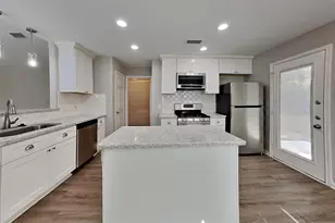 10 Windswept Oaks Pl, Conroe, TX 77385 - Photo 4