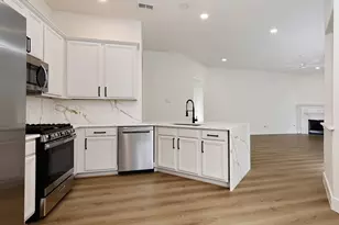 122 S Abram, The Woodlands, TX 77382 - Photo 10