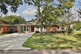 2002 Nina Lee Ln, Houston, TX 77018 - Photo 1