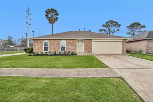 8422 Oakhaven Rd, La Porte, TX 77571 - Photo 4