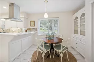 10050 Locke Ln, Houston, TX 77042 - Photo 8