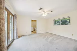 10050 Locke Ln, Houston, TX 77042 - Photo 14