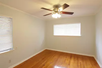 7030 Sharpview Drive, Houston, TX 77074 - Photo 14