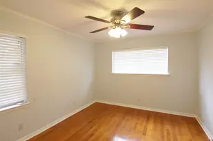 7030 Sharpview Dr, Houston, TX 77074 - Photo 14