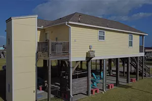 905 Sage Rd, Crystal Beach, TX 77650 - Photo 14