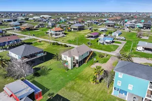 905 Sage Rd, Crystal Beach, TX 77650 - Photo 38