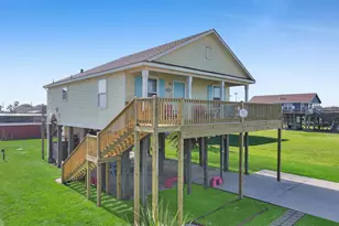 905 Sage Rd, Crystal Beach, TX 77650 - Photo 2