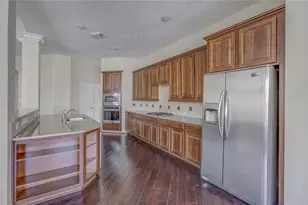 70 S Almondell Cir, The Woodlands, TX 77354 - Photo 16