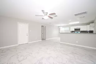 8526 Wild Basin Dr, Houston, TX 77088 - Photo 22