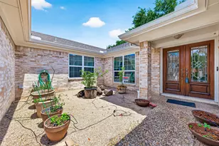1518 Locke Ln, Sugar Land, TX 77478 - Photo 4
