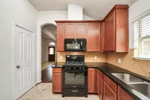 13918 Goodridge Dr, Houston, TX 77048 - Photo 8