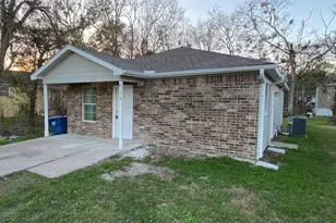 615 Shirley St, Eagle Lake, TX 77434 - Photo 2