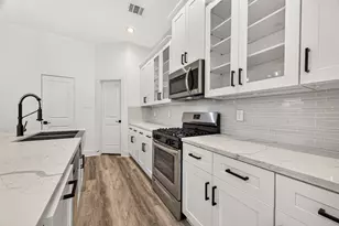 1106 Paul Quinn St, Houston, TX 77091 - Photo 14