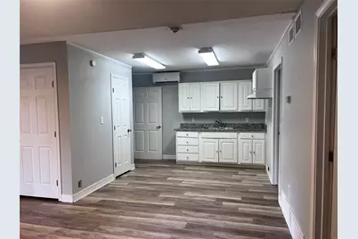 115 W Mulberry Avenue #B, Wharton, TX 77488 - Photo 6