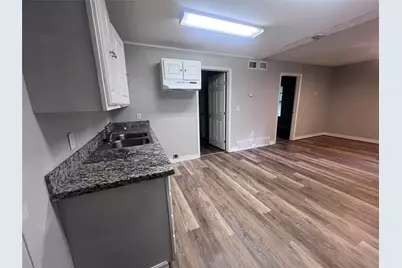 115 W Mulberry Avenue #B, Wharton, TX 77488 - Photo 8