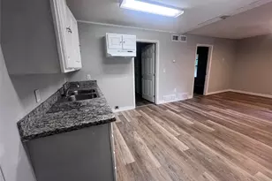 115 W Mulberry Ave, Wharton, TX 77488 - Photo 8
