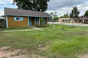 111 N Holly St, Sweeny, TX 77480 - Photo 1