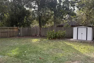 115 N Shirley St, Alvin, TX 77511 - Photo 22