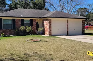 115 N Shirley St, Alvin, TX 77511 - Photo 2