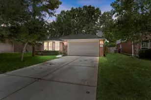 166 Fairwind Trail Dr, Conroe, TX 77385 - Photo 2