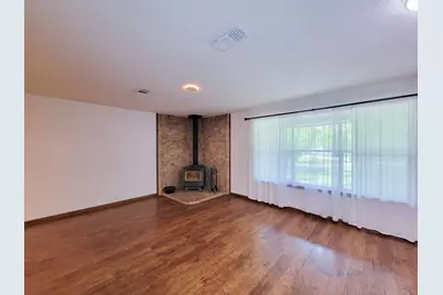 10282 Valley Drive S, Willis, TX 77318 - Photo 8