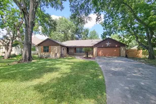 10282 Valley Dr S, Willis, TX 77318 - Photo 2