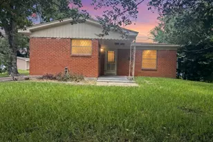 3910 Leffingwell St, Houston, TX 77026 - Photo 2