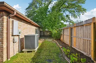 1006 Glacier Hill Dr, Houston, TX 77077 - Photo 28