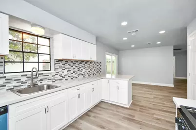 6411 Hollow Oaks Drive, Houston, TX 77050 - Photo 14
