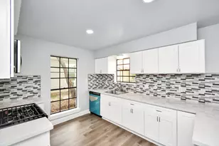 6411 Hollow Oaks Dr, Houston, TX 77050 - Photo 12