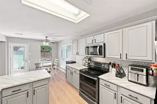 217 Fox Springs Ct, Dickinson, TX 77539 - Photo 12