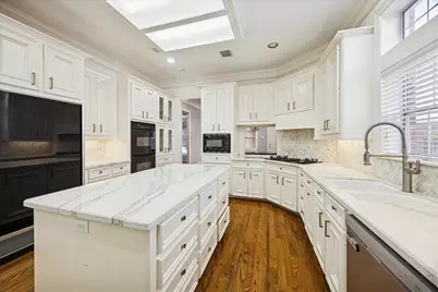 2802 West Lane Drive, Houston, TX 77027 - Photo 12