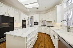 2802 West Ln Dr, Houston, TX 77027 - Photo 12