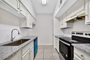 7395 Regency Square Ct, Houston, TX 77036 - Photo 10