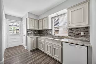 7866 Green Lawn Dr, Houston, TX 77088 - Photo 6