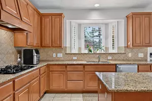 74 Oriel Oaks Cir, The Woodlands, TX 77382 - Photo 12
