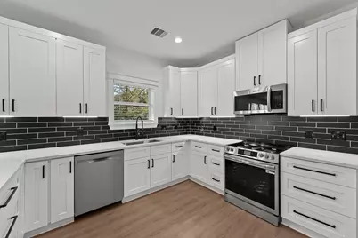 4208 Castor Street #B, Houston, TX 77022 - Photo 4